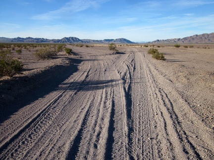 When Crucero Road reaches Broadwell Dry Lake, it forks to make two separate northbound roads